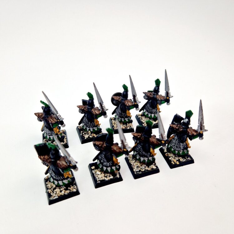 A photo of Dark Elves Warriors Warhammer miniatures