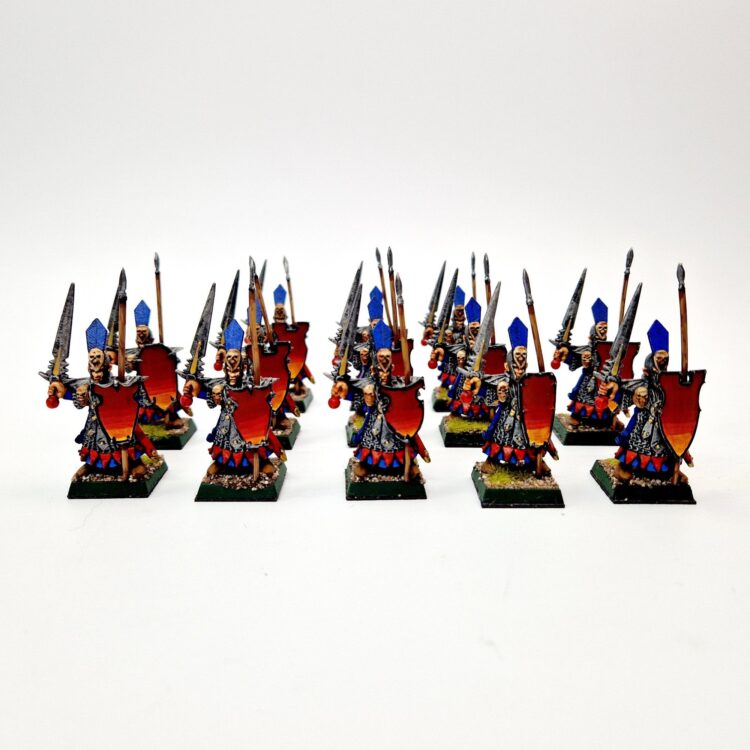 A photo of Dark Elves Warriors Warhammer miniatures