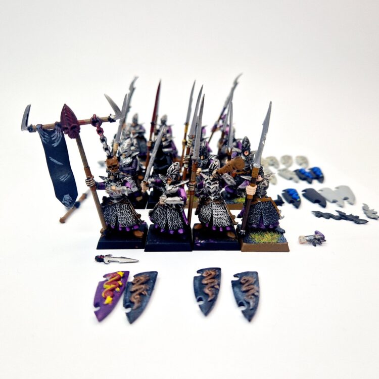 A photo of Dark Elves Warriors Regiment Warhammer miniatures