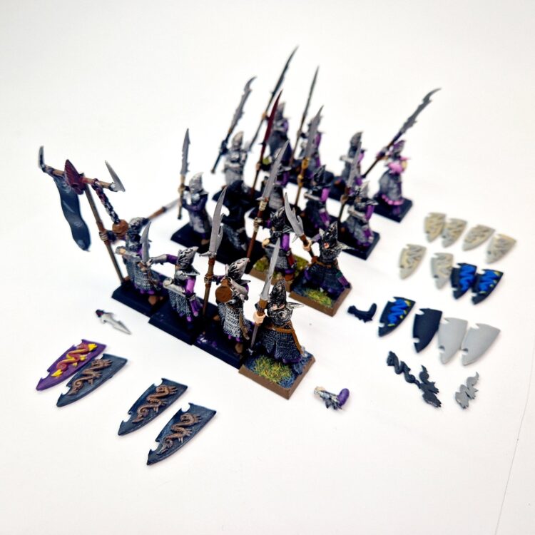 A photo of Dark Elves Warriors Regiment Warhammer miniatures