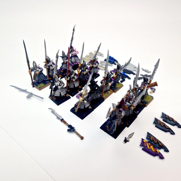 A photo of Dark Elves Warriors Regiment Warhammer miniatures