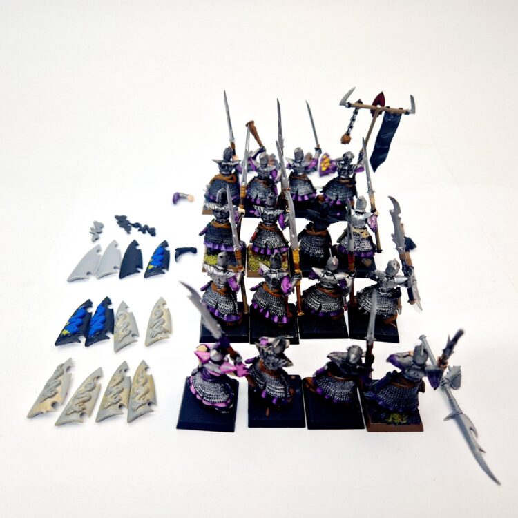 A photo of Dark Elves Warriors Regiment Warhammer miniatures