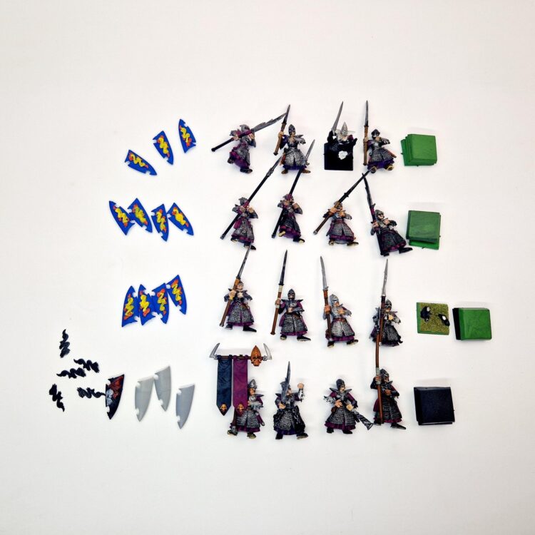 A photo of Dark Elves Warriors Regiment Warhammer miniatures