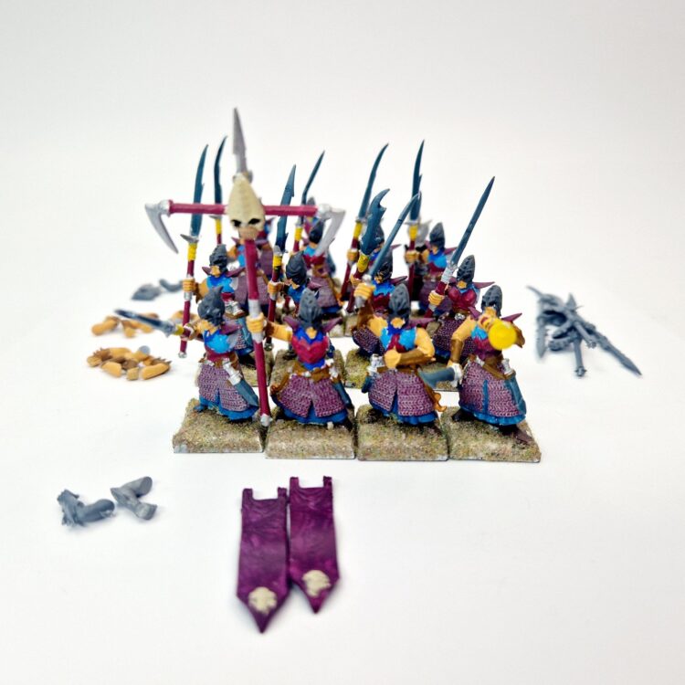 A photo of Dark Elves Warriors Regiment Warhammer miniatures