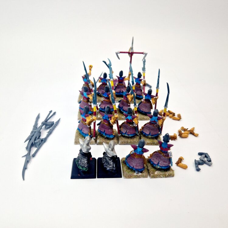 A photo of Dark Elves Warriors Regiment Warhammer miniatures