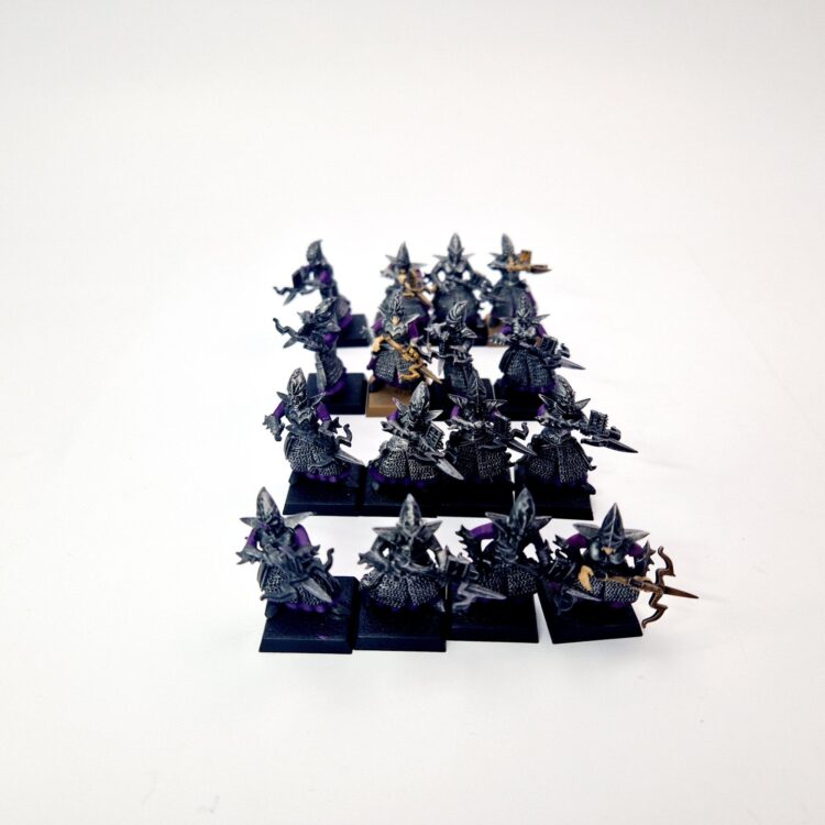 A photo of Dark Elves Warriors Regiment Crossbowmen Warhammer miniatures