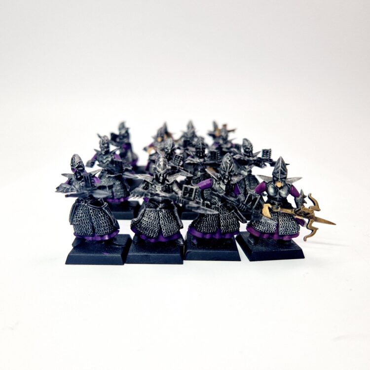 A photo of Dark Elves Warriors Regiment Crossbowmen Warhammer miniatures