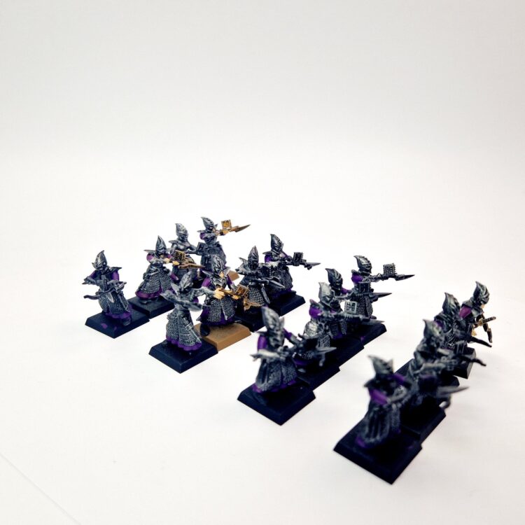 A photo of Dark Elves Warriors Regiment Crossbowmen Warhammer miniatures