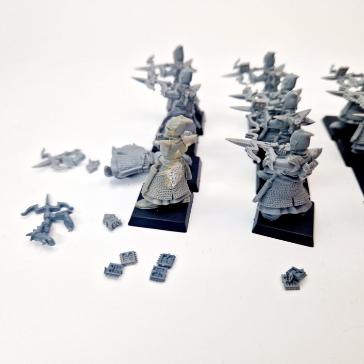 A photo of Dark Elves Warriors Regiment Crossbowmen Warhammer miniatures