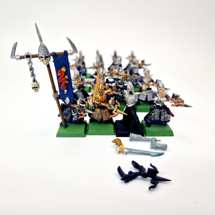 A photo of Dark Elves Warriors Regiment Crossbowmen Warhammer miniatures