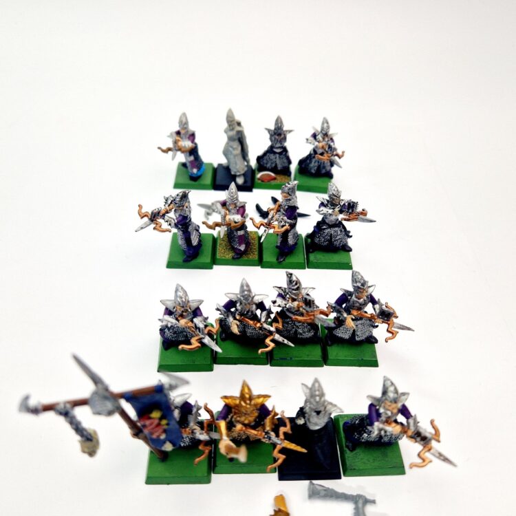 A photo of Dark Elves Warriors Regiment Crossbowmen Warhammer miniatures