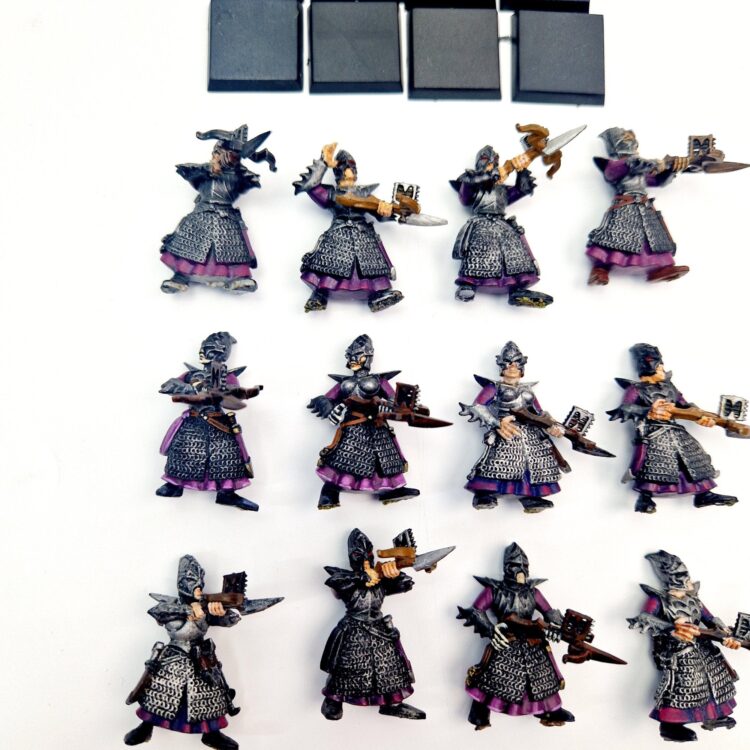 A photo of Dark Elves Warriors Regiment Crossbowmen Warhammer miniatures