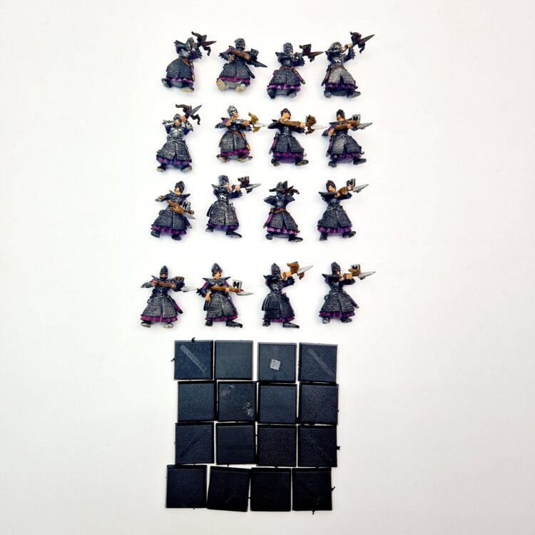 A photo of Dark Elves Warriors Regiment Crossbowmen Warhammer miniatures