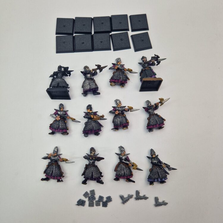 A photo of Dark Elves Warriors Regiment Crossbowmen Warhammer miniatures