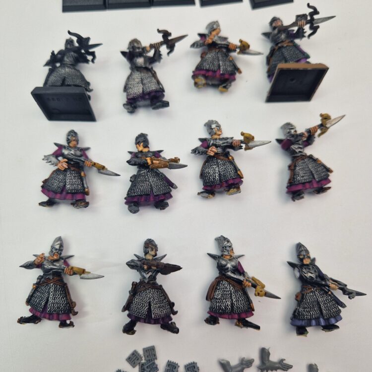 A photo of Dark Elves Warriors Regiment Crossbowmen Warhammer miniatures