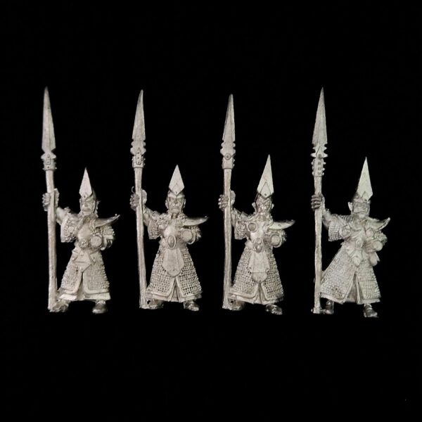 A photo of Dark Elves Spearmen Warhammer miniatures