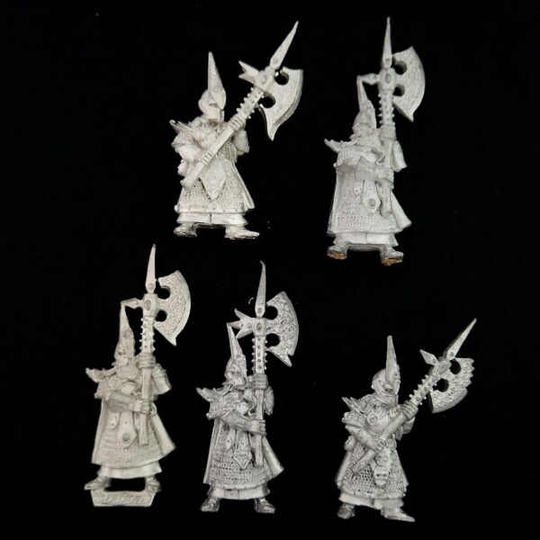 A photo of Dark Elves Black Guard Warhammer miniatures