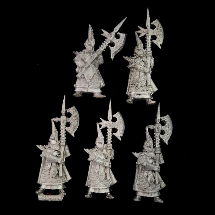 A photo of Dark Elves Black Guard Warhammer miniatures