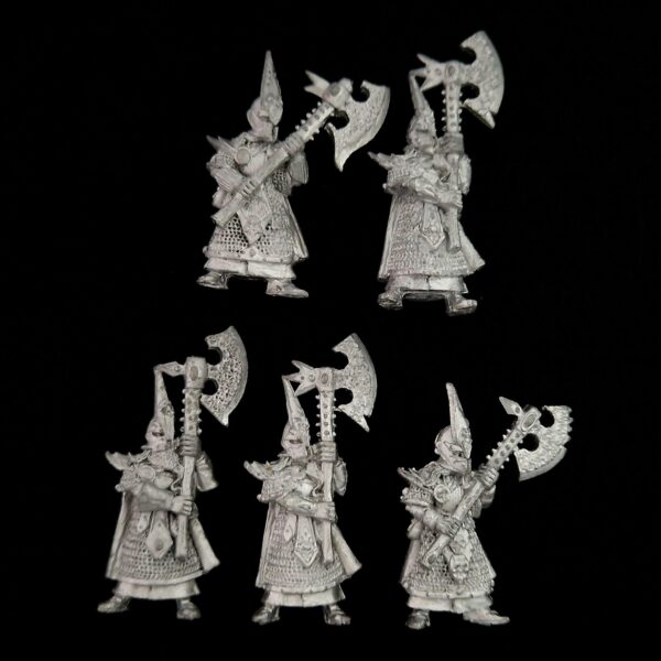 A photo of Dark Elves Black Guard Warhammer miniatures