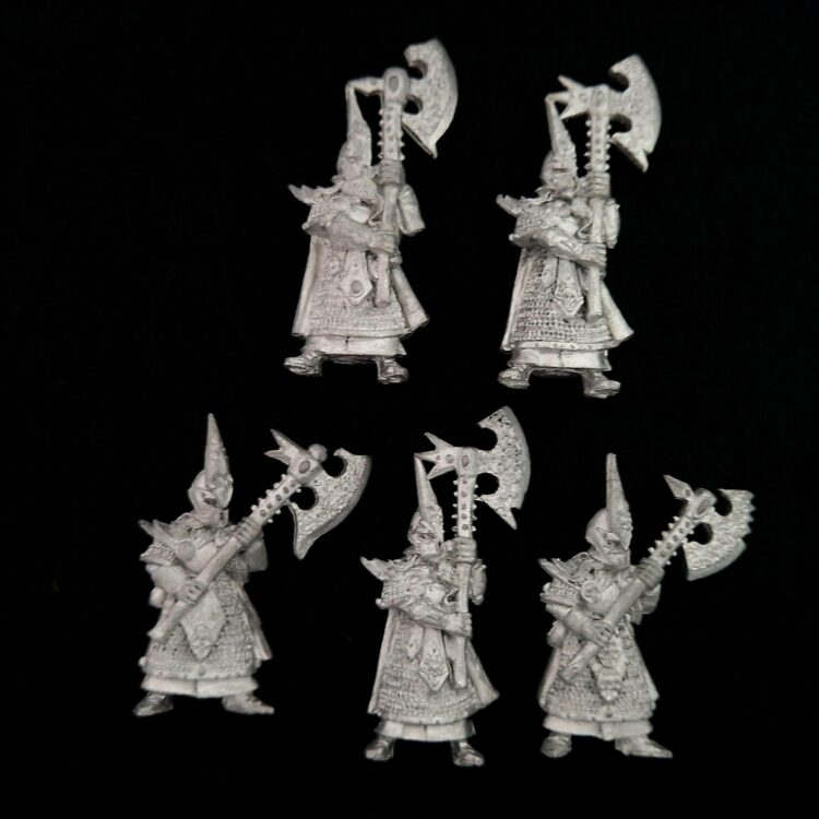 A photo of Dark Elves Black Guard Warhammer miniatures