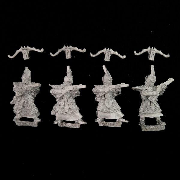 A photo of Dark Elves Crossbowmen Warhammer miniatures