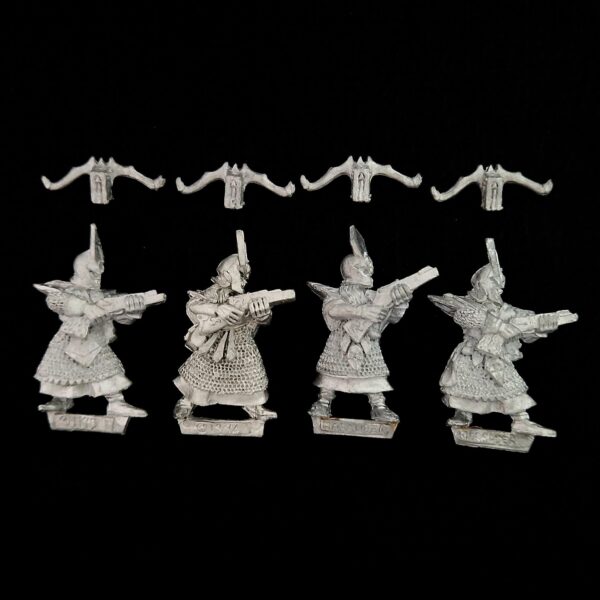 A photo of Dark Elves Crossbowmen Warhammer miniatures