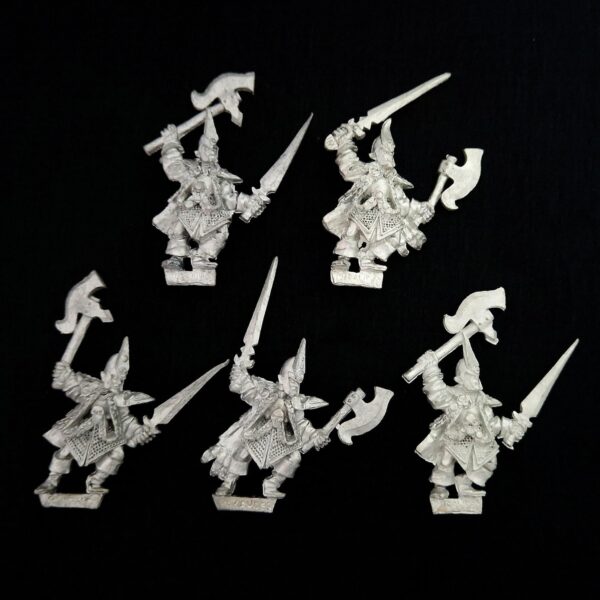 A photo of Dark Elves Corsairs Warhammer miniatures