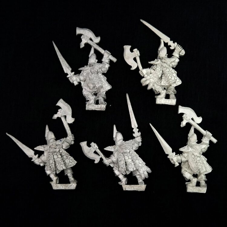 A photo of Dark Elves Corsairs Warhammer miniatures