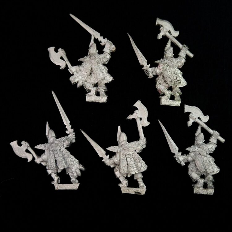 A photo of Dark Elves Corsairs Warhammer miniatures