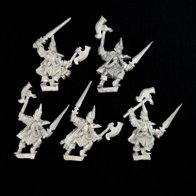 A photo of Dark Elves Corsairs Warhammer miniatures