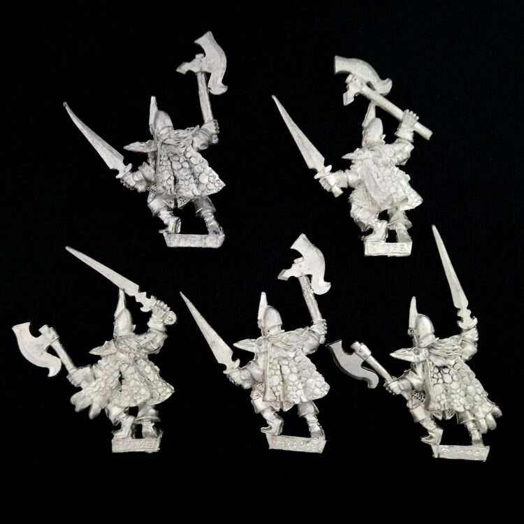 A photo of Dark Elves Corsairs Warhammer miniatures