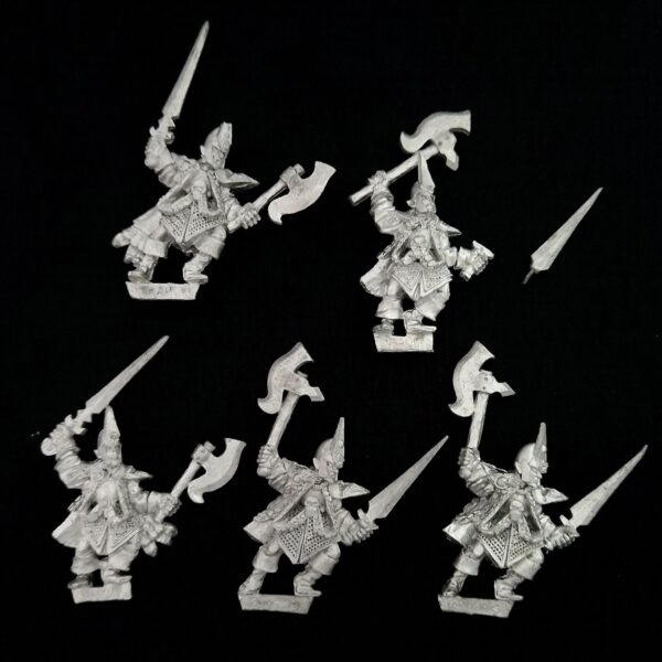 A photo of Dark Elves Corsairs Warhammer miniatures