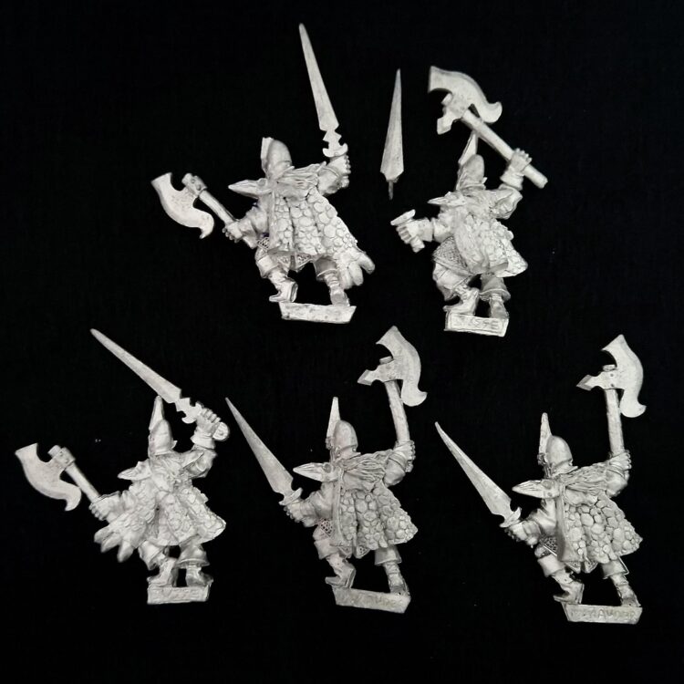 A photo of Dark Elves Corsairs Warhammer miniatures