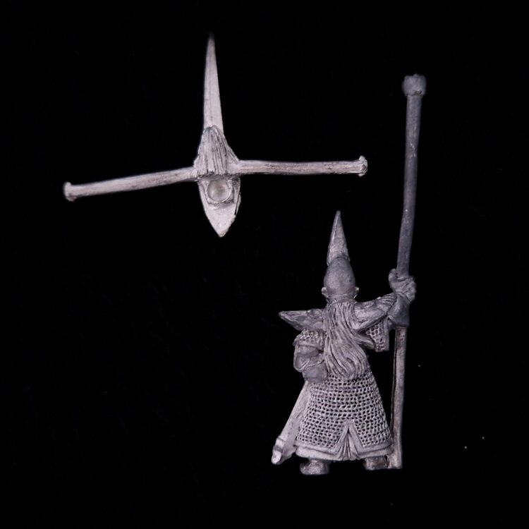 Dark Elves Standard Bearer