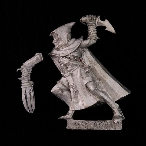 A photo of a Dark Elves Assassin Warhammer miniature