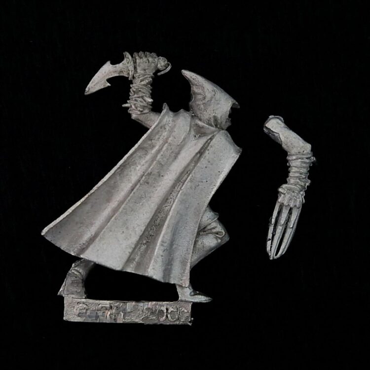 A photo of a Dark Elves Assassin Warhammer miniature