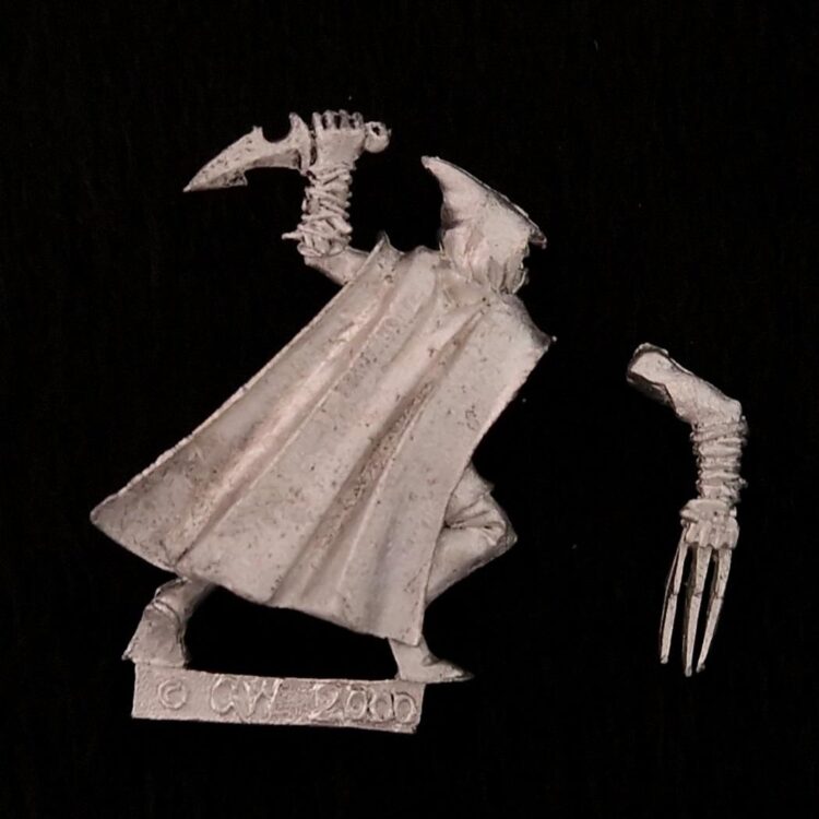 A photo of a Dark Elves Assassin Warhammer miniature