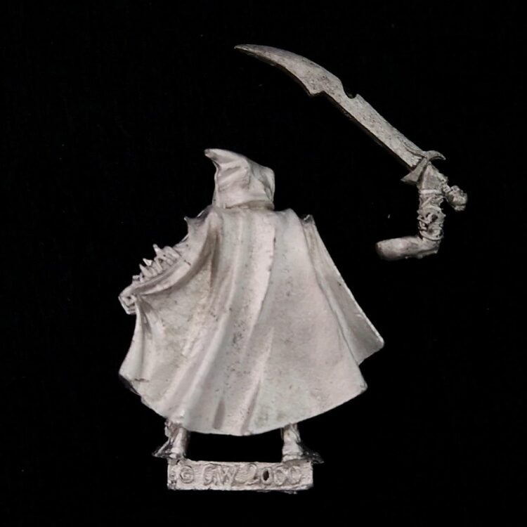 A photo of a Dark Elves Assassin Warhammer miniature