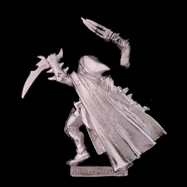 A photo of a Dark Elves Assassin Warhammer miniature