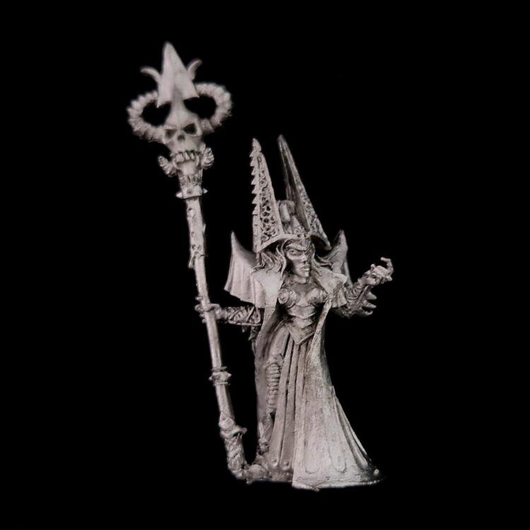 A photo of a Dark Elves Sorceress Morathi on foot Warhammer miniature