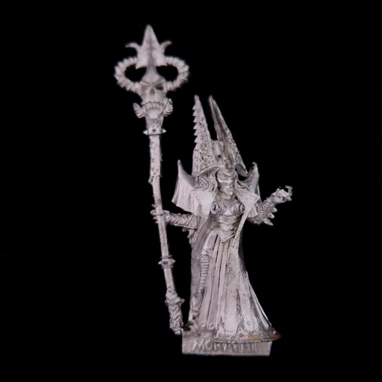 A photo of a Dark Elves Sorceress Morathi on foot Warhammer miniature