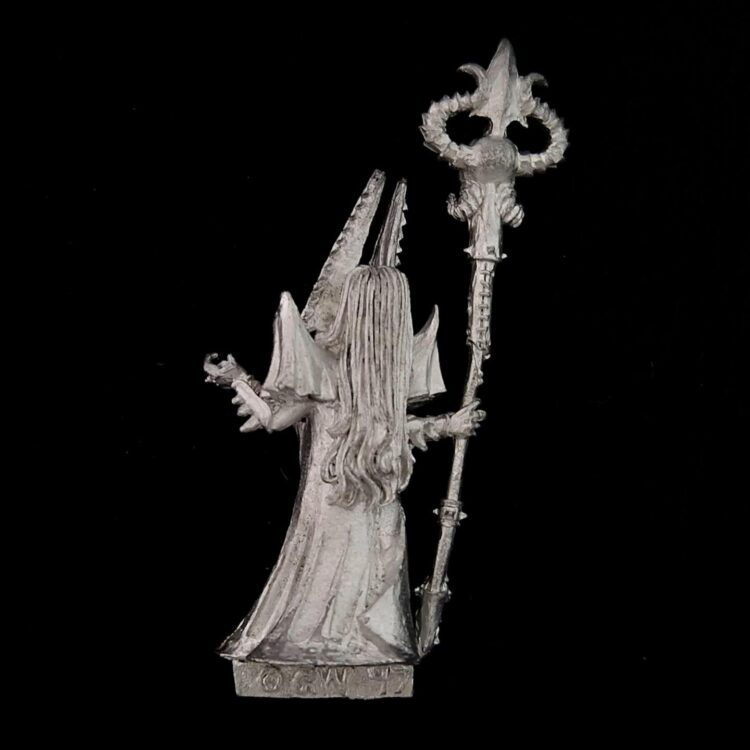 A photo of a Dark Elves Sorceress Morathi on foot Warhammer miniature