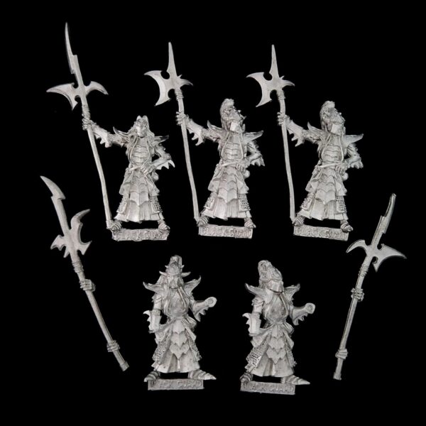 A photo of Dark Elves Black Guard Warhammer miniatures