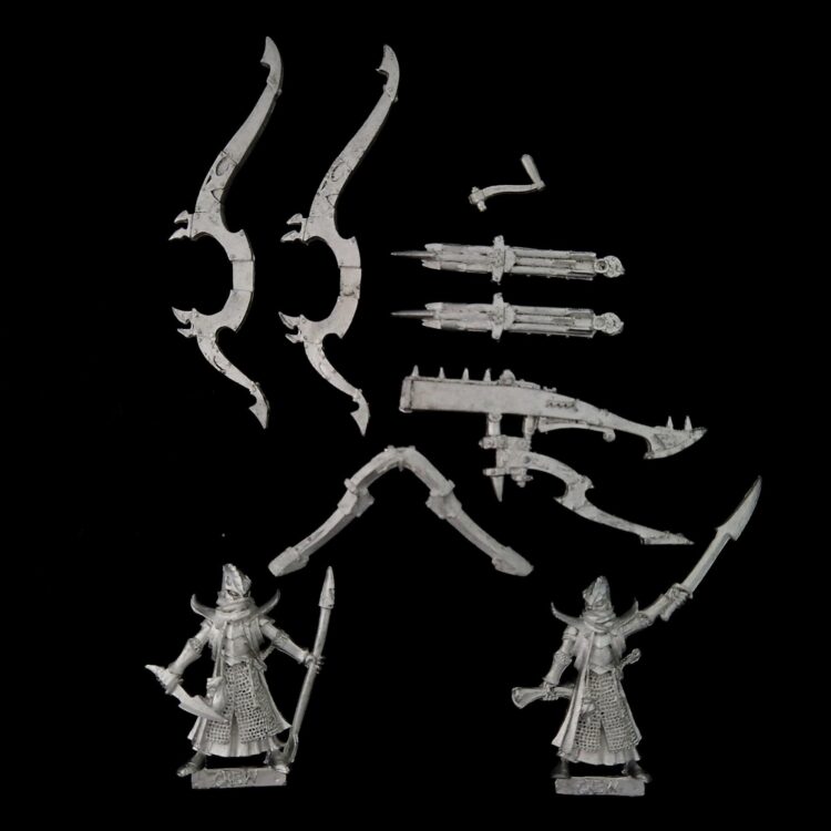 A photo of a Dark Elves Repeater Bolt Thrower Warhammer miniature