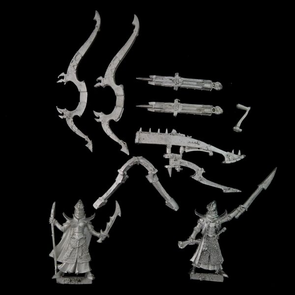 A photo of a Dark Elves Repeater Bolt Thrower Warhammer miniature