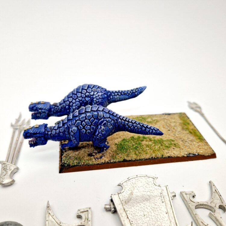 A photo of a Dark Elves Cold One Chariot Warhammer miniature