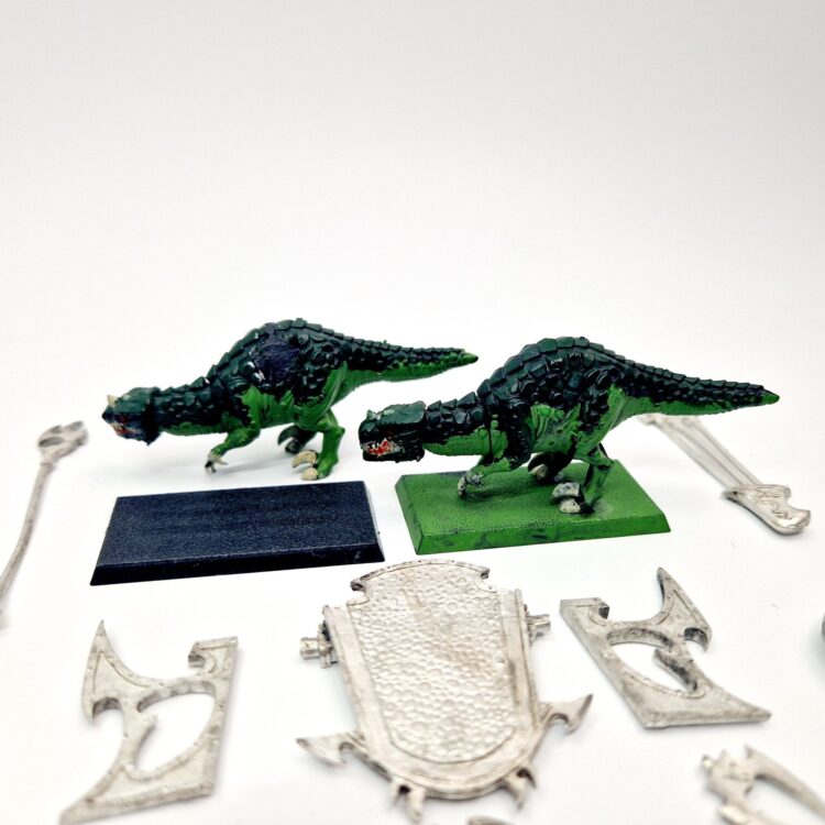 A photo of a Dark Elves Cold One Chariot Warhammer miniature