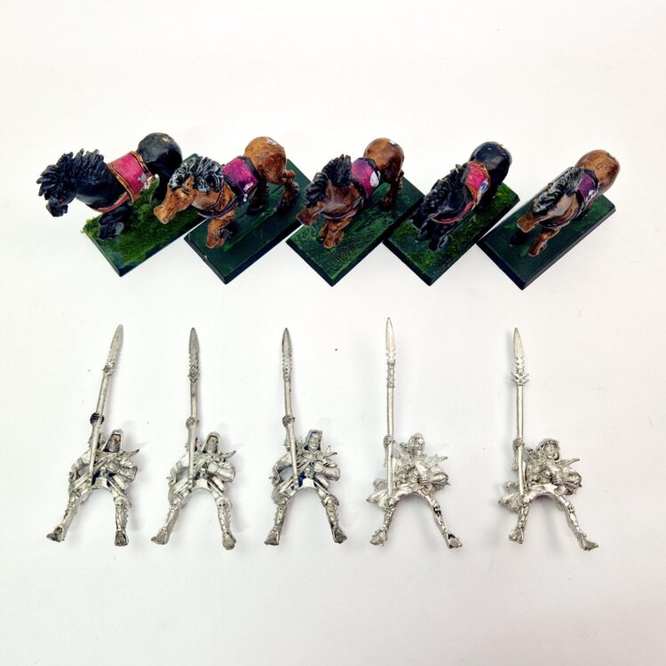 A photo of Dark Elves Dark Riders Warhammer miniatures
