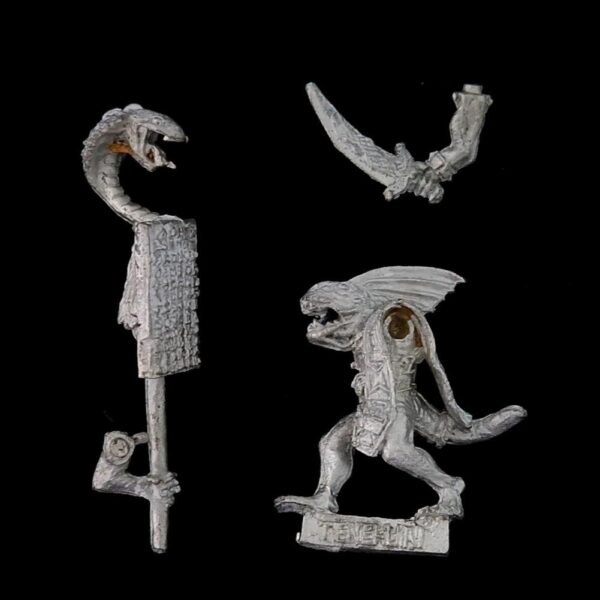A photo of a Lizardmen Tenehuini Prophet of Sotek Warhammer miniature