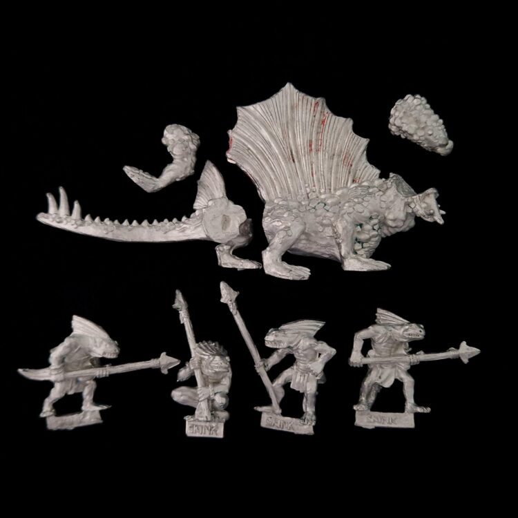 A photo of a Lizardmen Salamander and Skink Runners Warhammer miniature